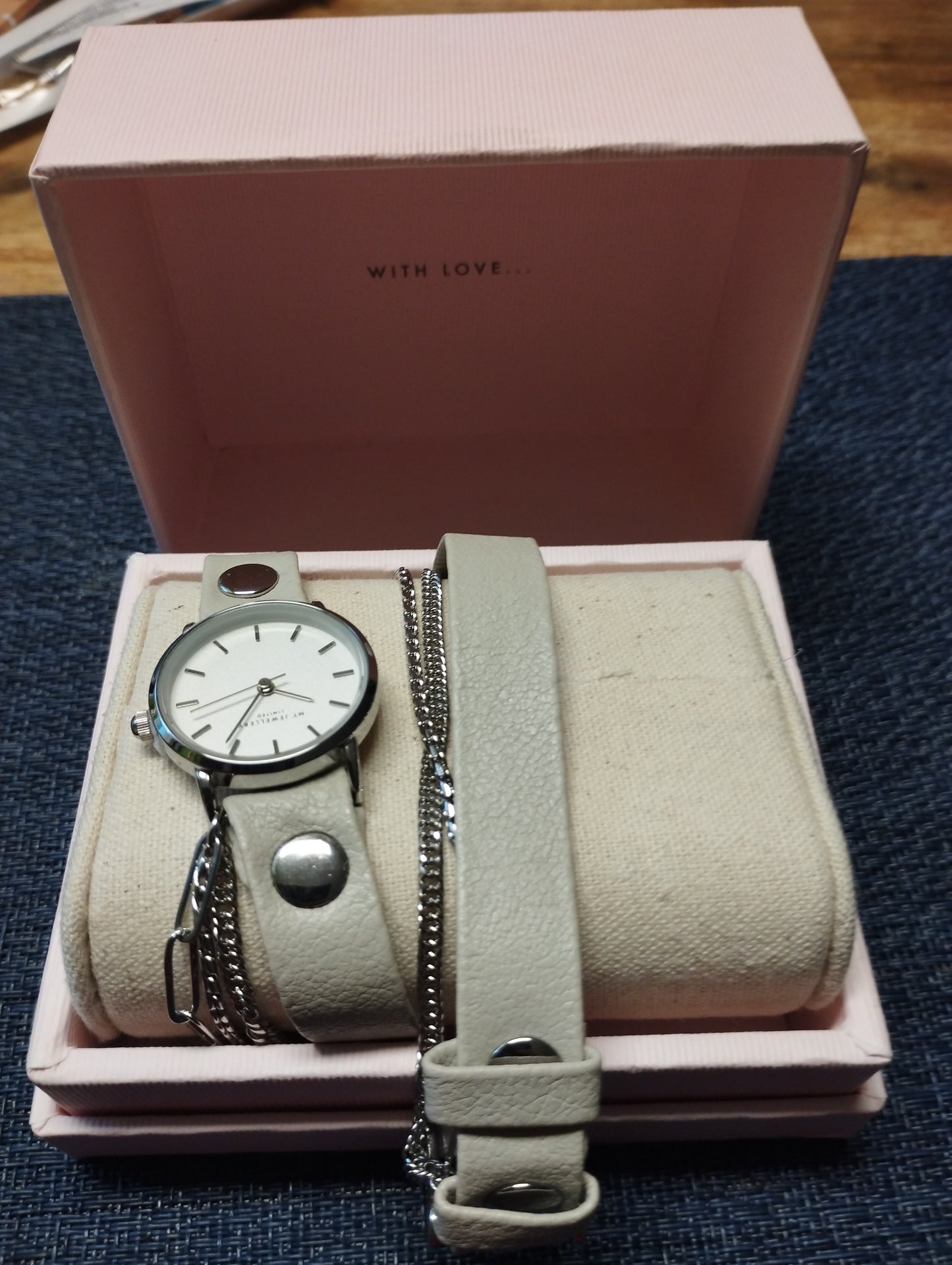 Damen Armbanduhr mit integriertem Armband